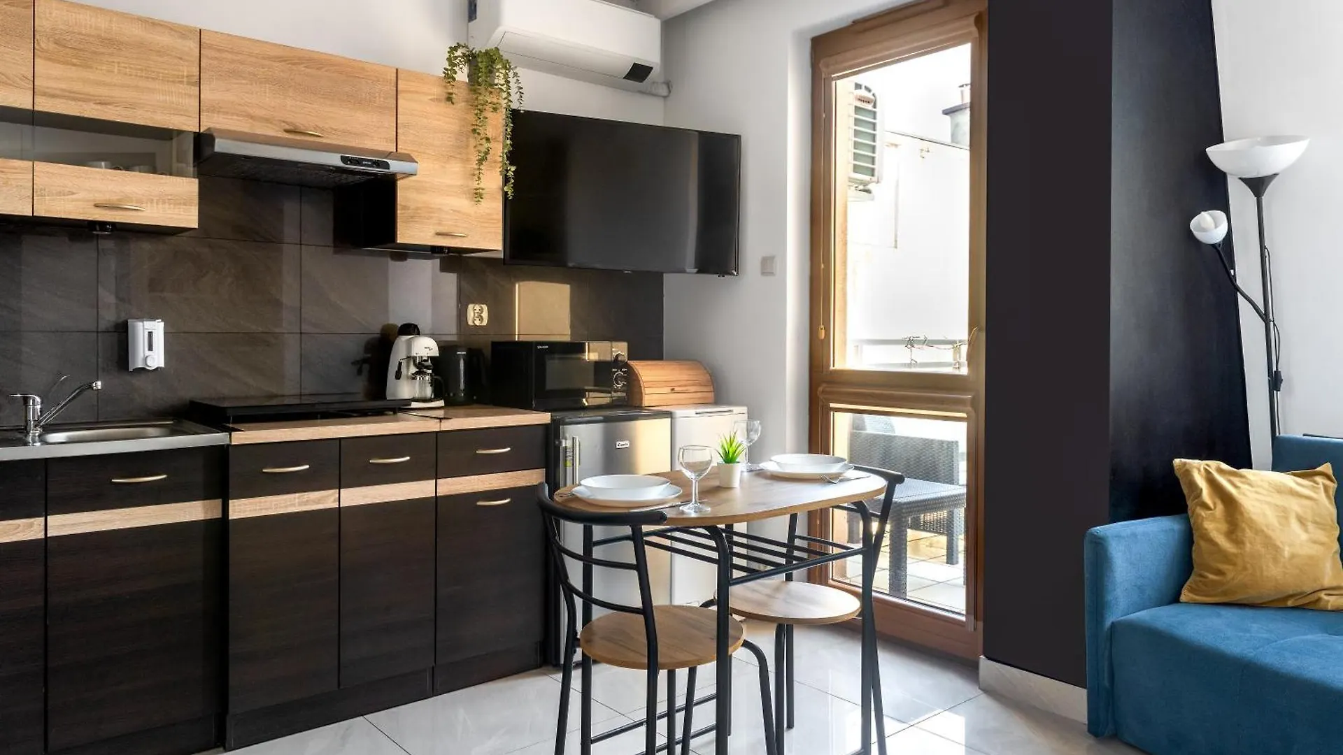 Charming Apartment With Air Conditioning For Couples In The City Center Krakow Poland