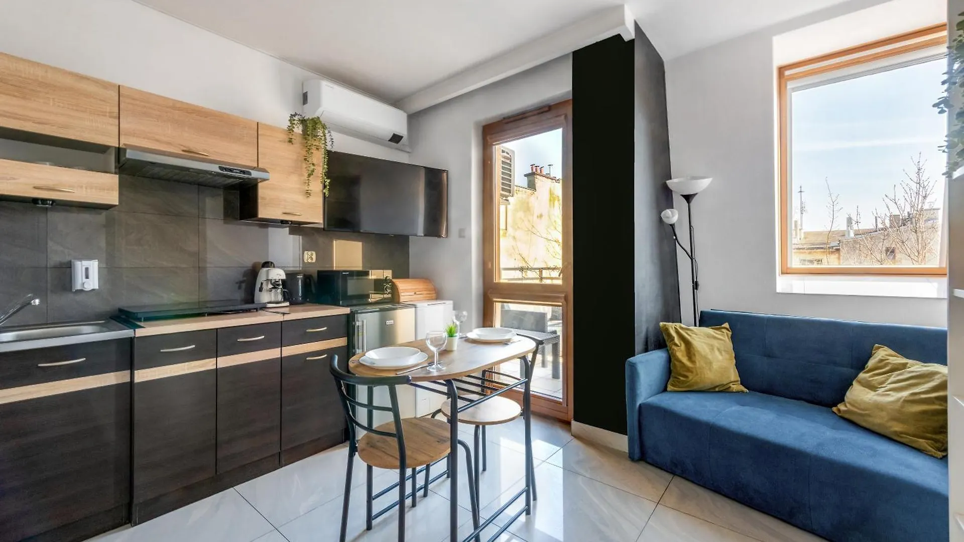 Charming Apartment With Air Conditioning For Couples In The City Center Krakow