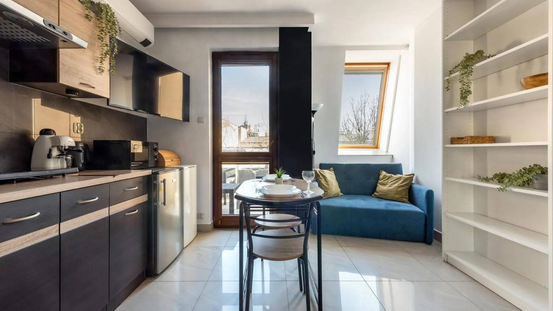Charming Apartment With Air Conditioning For Couples In The City Center Krakow Poland